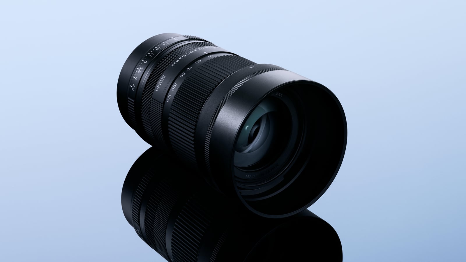 Sigma 50-120mm F2.8 DC OS | Contemporary mit Gegenlichtblende, Studioaufnahme mit Spiegelung