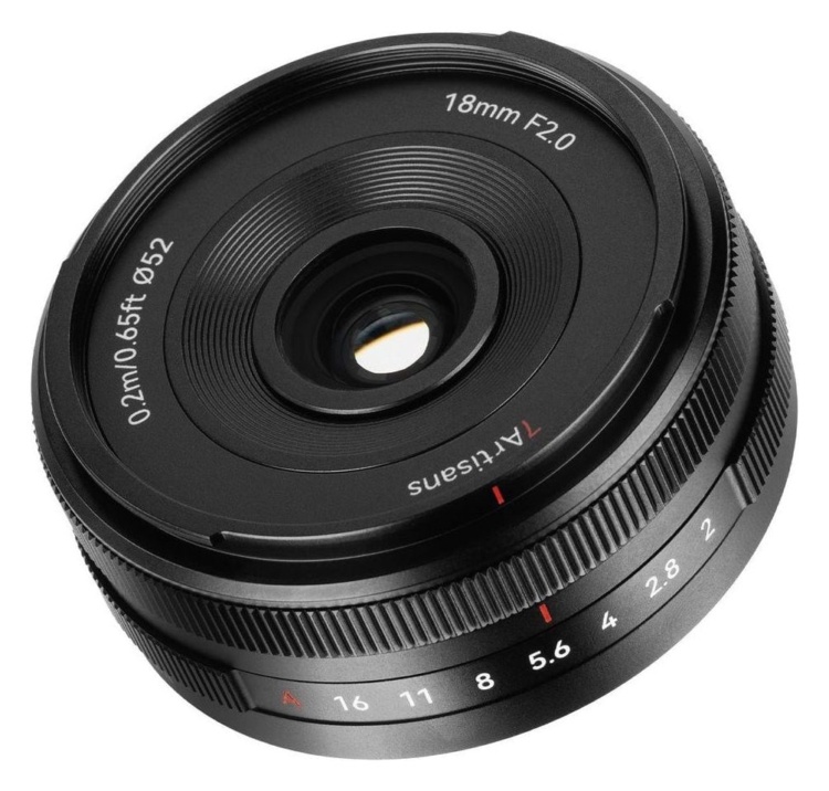 7Artisans AF 18mm f/2 schräg von vorn